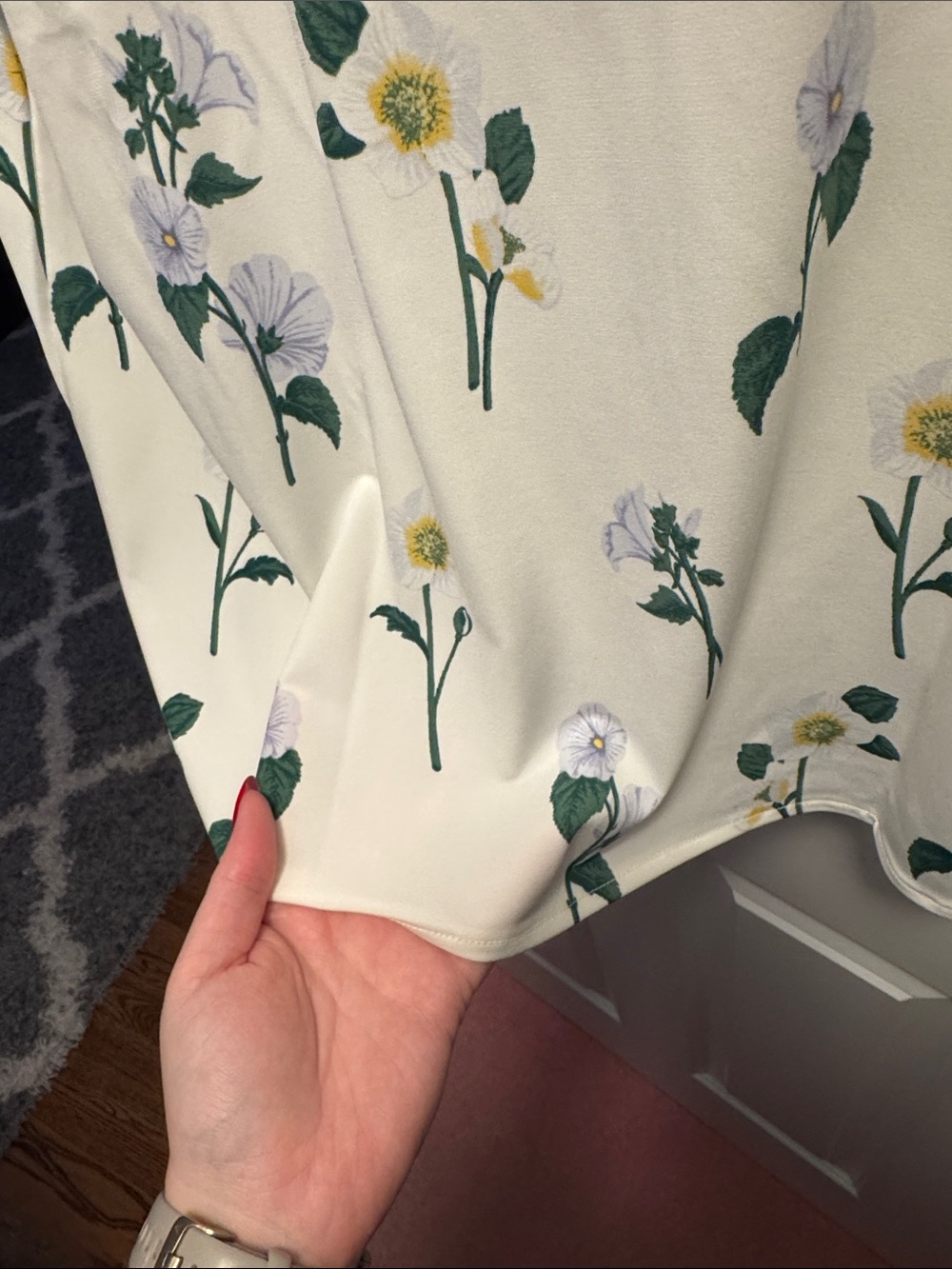 Ann Taylor White V-Neck Floral Short Sleeve Blouse - Picture 4 of 4